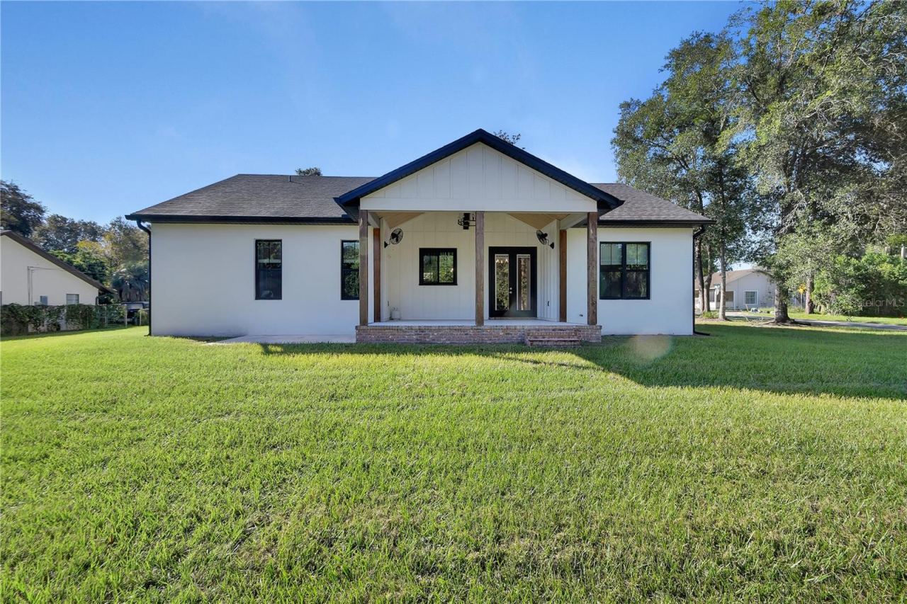 Photo 3 of 743 W Florence Ave, Deland, FL 32720