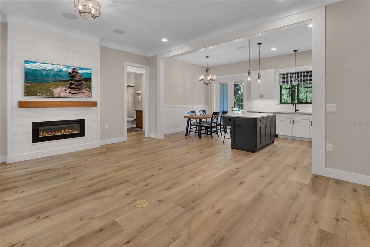 Photo 5 of 743 W Florence Ave, Deland, FL 32720