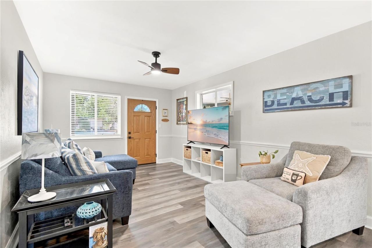 Photo 4 of 735 Magnolia Ave, Holly Hill, FL 32117