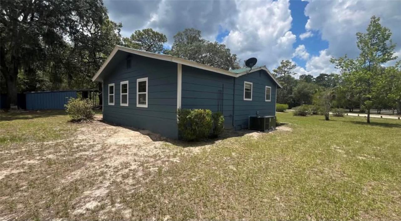 Photo 4 of 148 Willis Rd, Interlachen, FL 32148