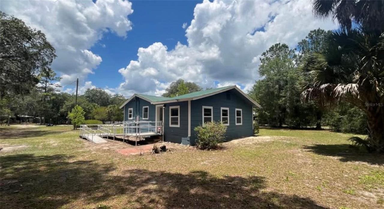 Photo 5 of 148 Willis Rd, Interlachen, FL 32148