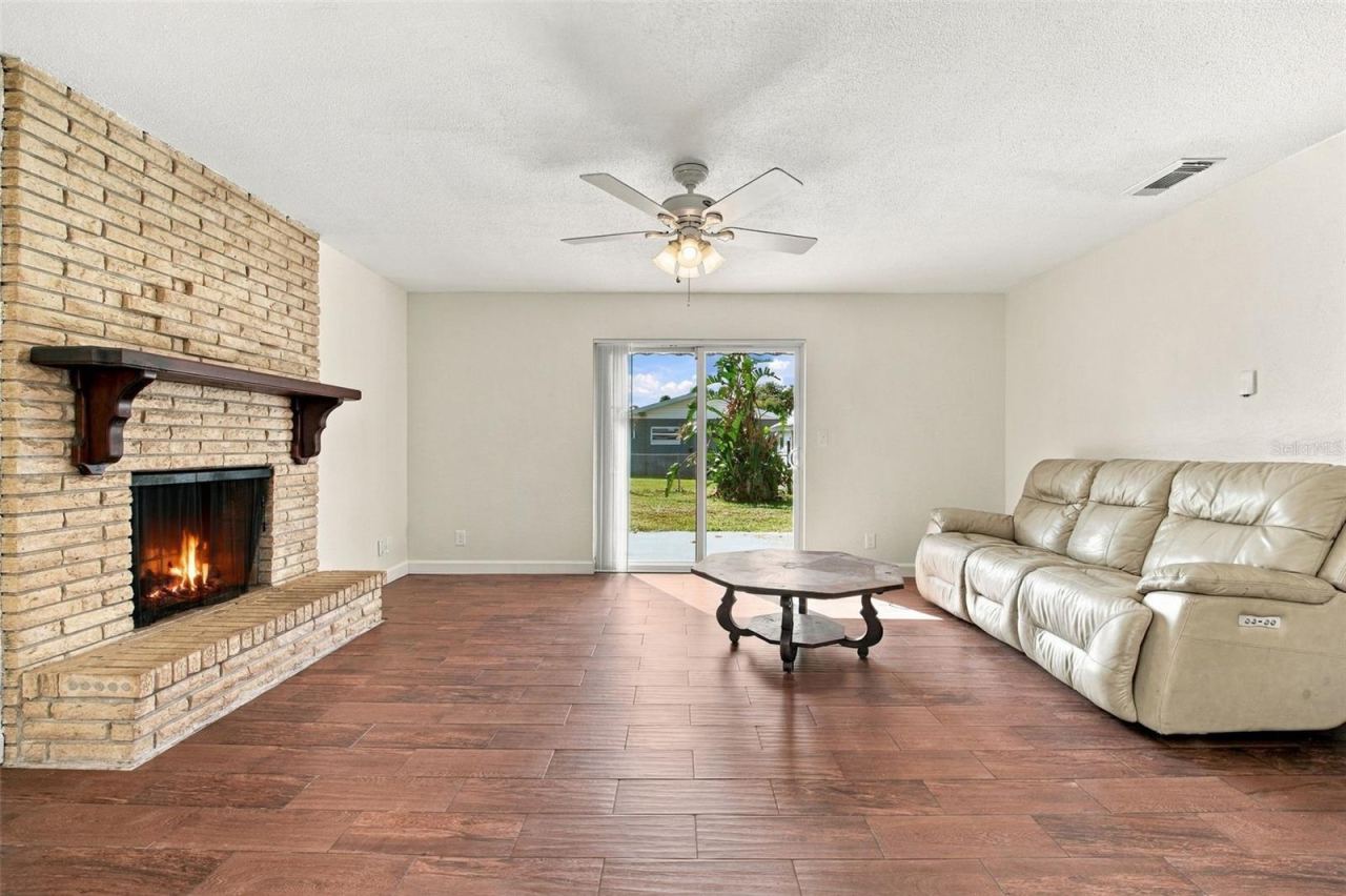 Photo 4 of 1312 Margina Ave, Daytona Beach, FL 32114