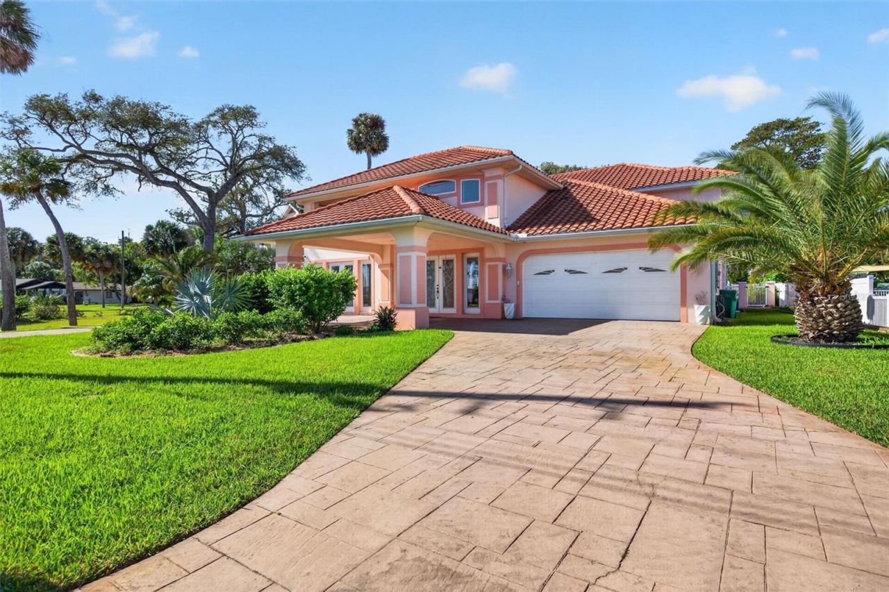 912 Riverside Dr, Holly Hill, FL 32117