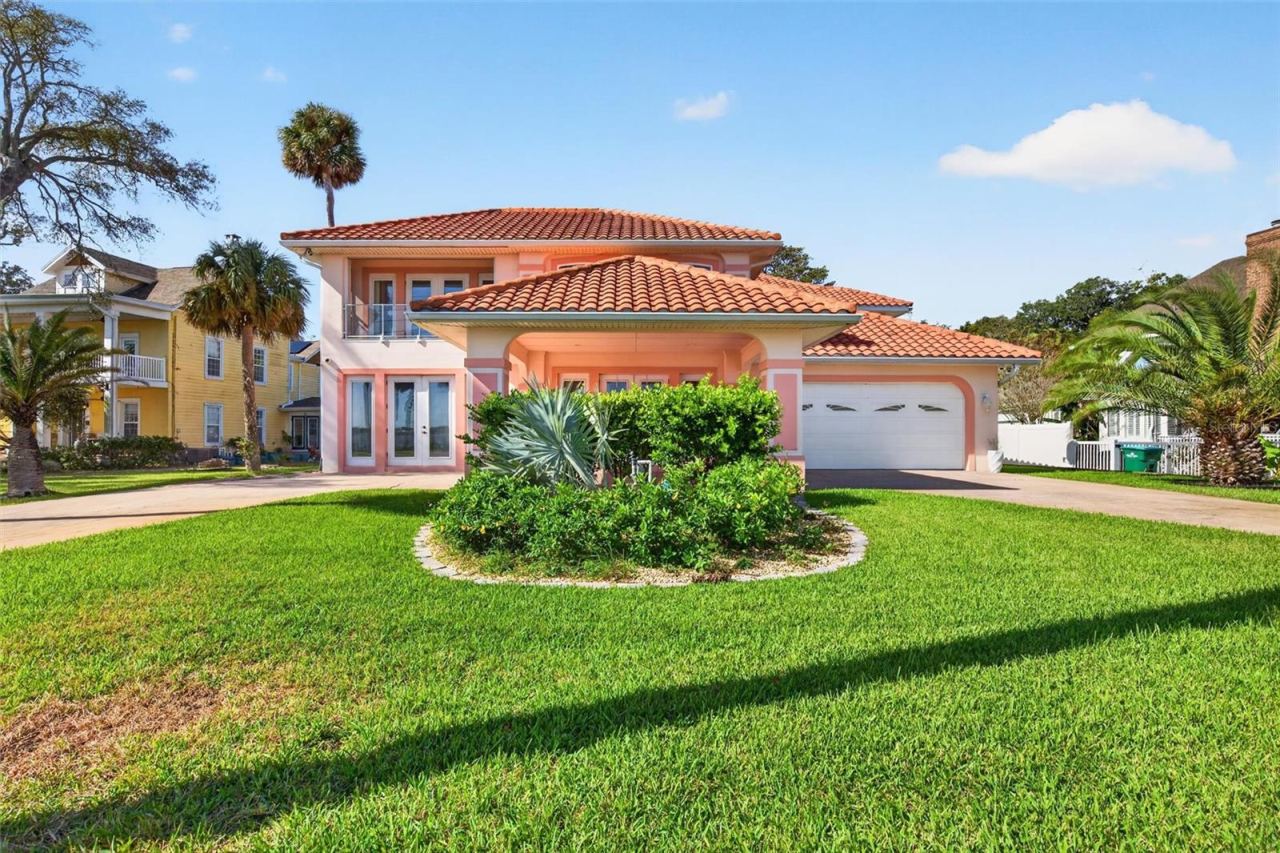 Photo 2 of 912 Riverside Dr, Holly Hill, FL 32117