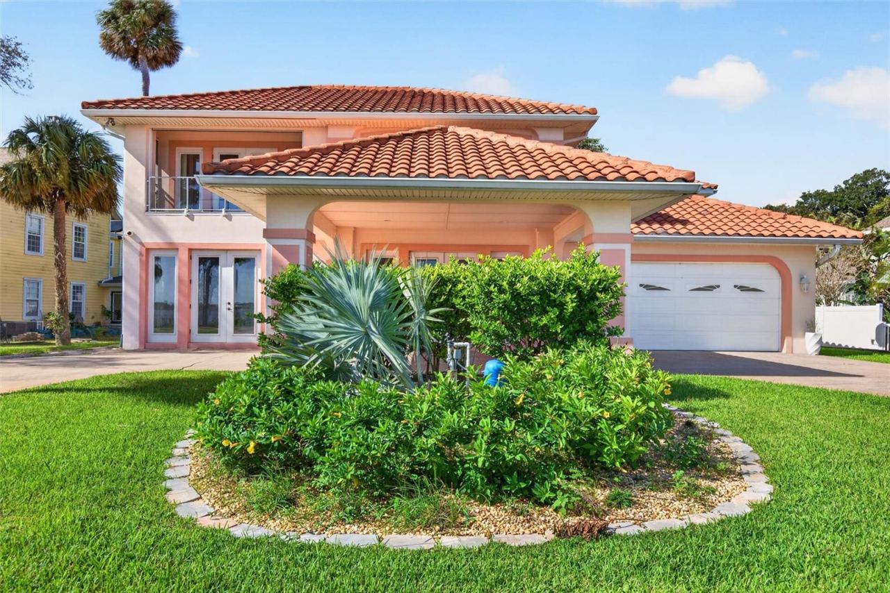 Photo 3 of 912 Riverside Dr, Holly Hill, FL 32117