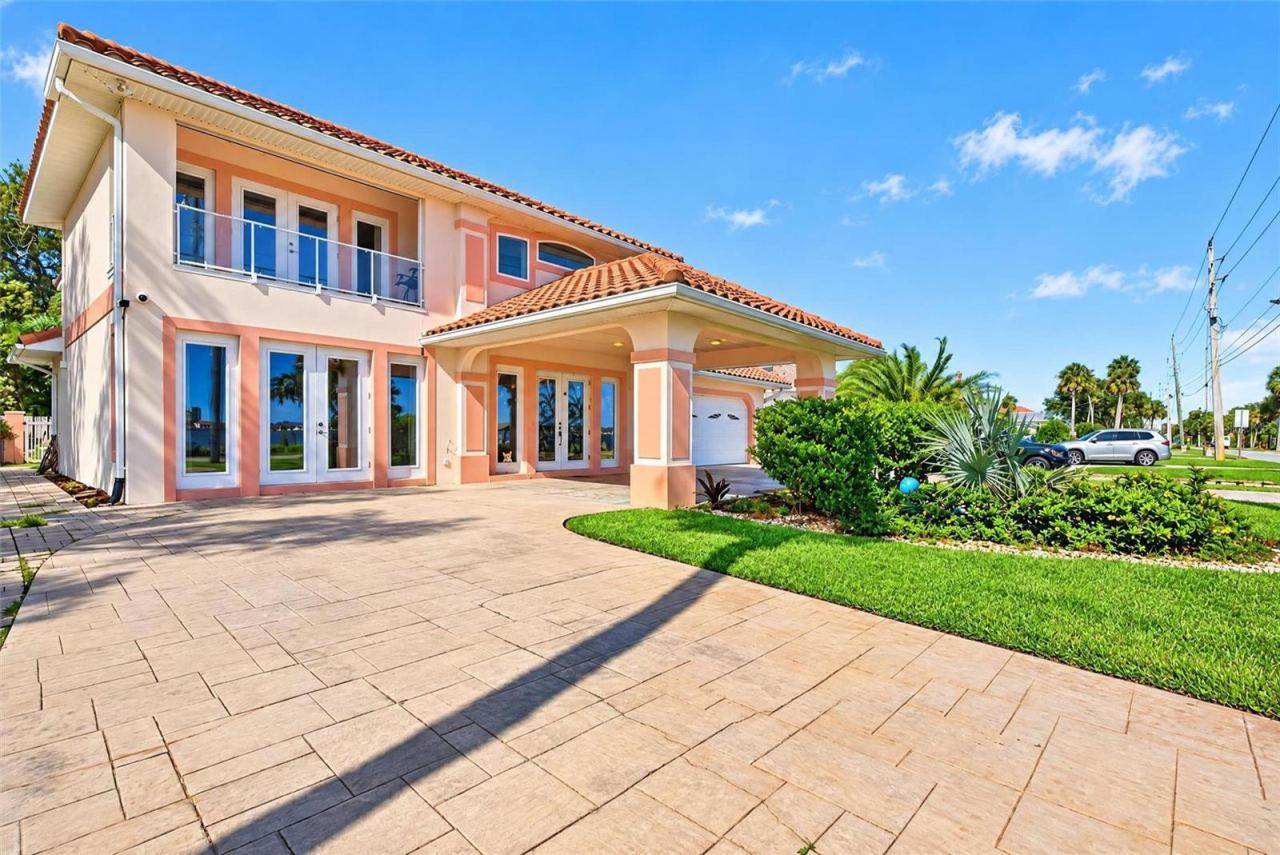 Photo 4 of 912 Riverside Dr, Holly Hill, FL 32117