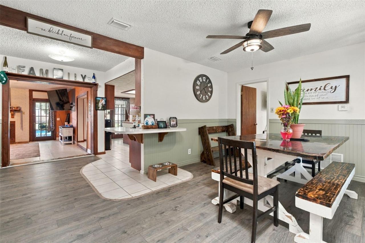 Photo 4 of 507 Oakwood St, Crescent City, FL 32112