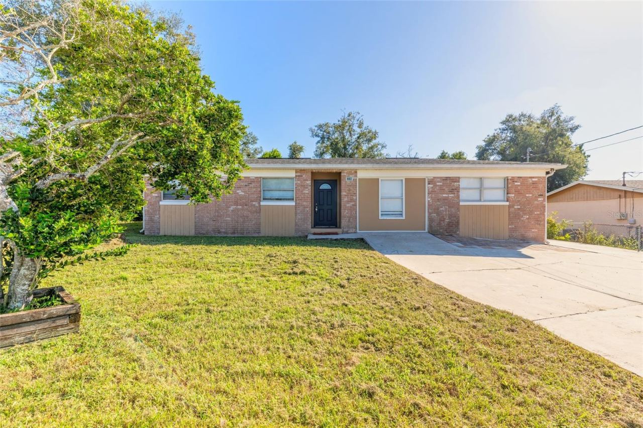 228 E Holly Dr, Orange City