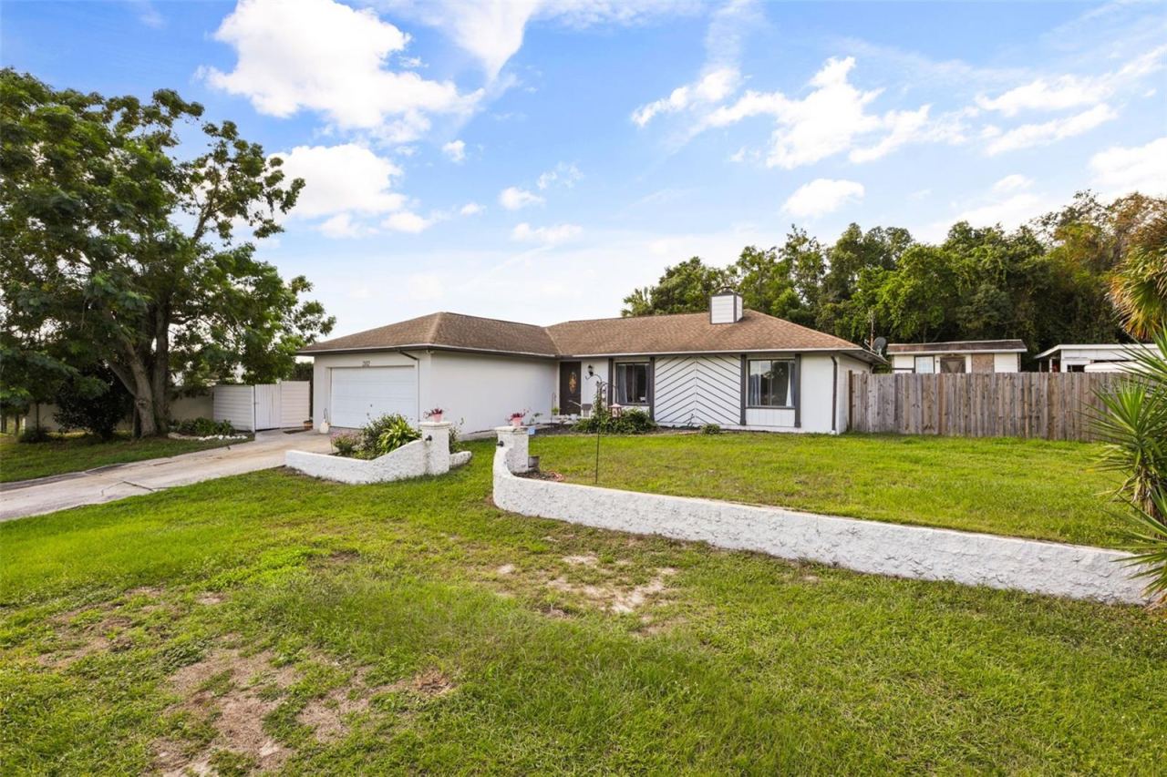 Photo 2 of 2112 Plymouth Sorrento Rd, Apopka, FL 32712