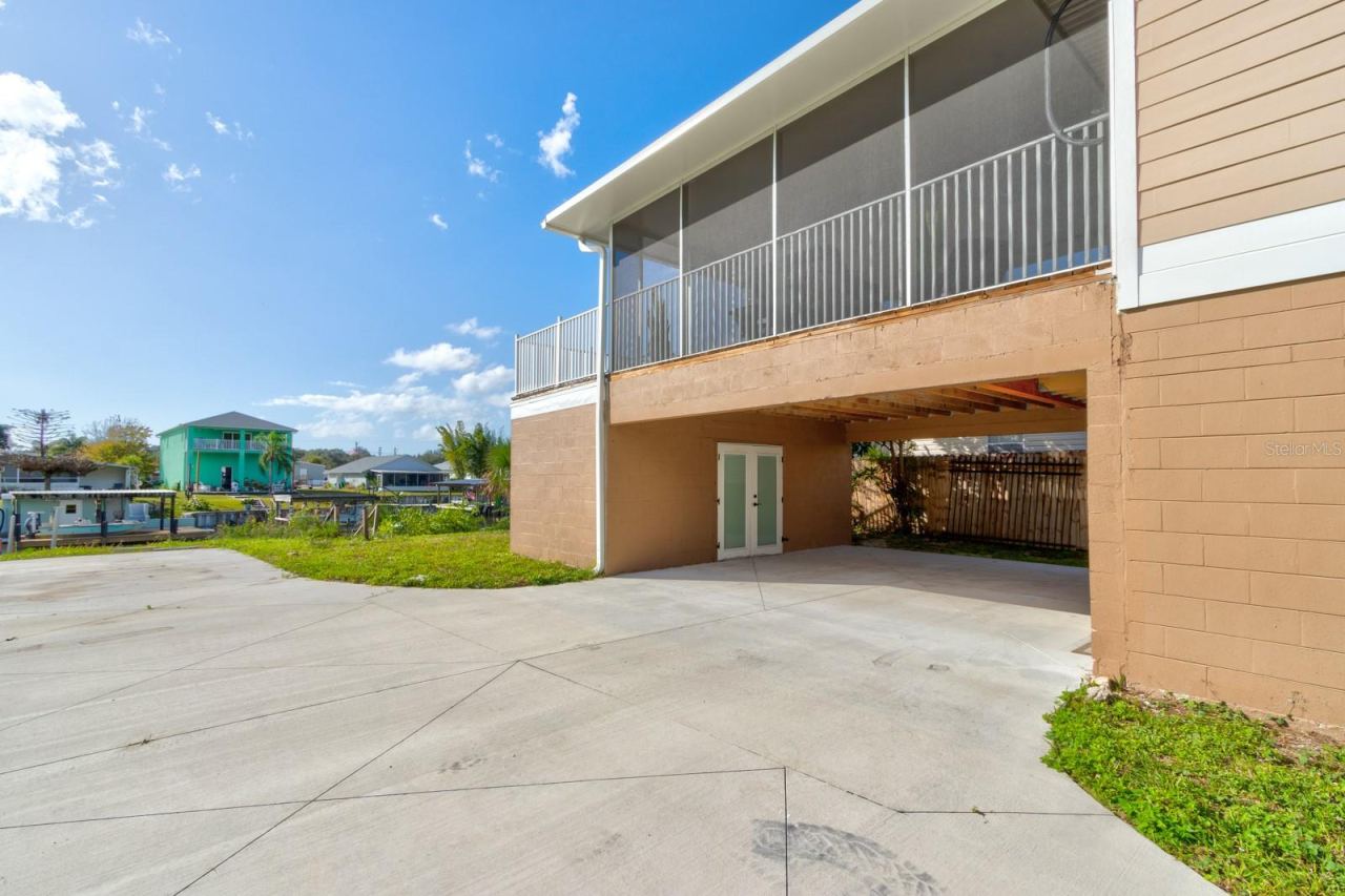 Photo 5 of 127 E Ariel Rd, Oak Hill, FL 32759