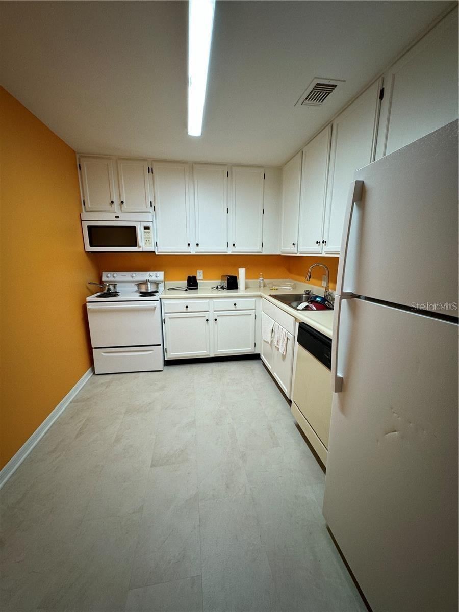 Photo 4 of 4136 Versailles Dr #4136d, Orlando, FL 32808