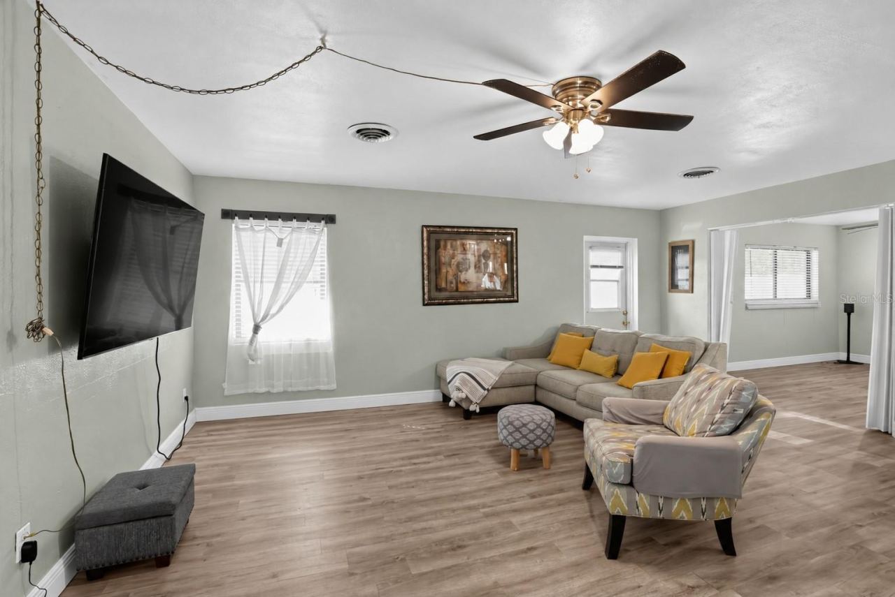 Photo 3 of 603 Carnation Dr, Winter Park, FL 32792