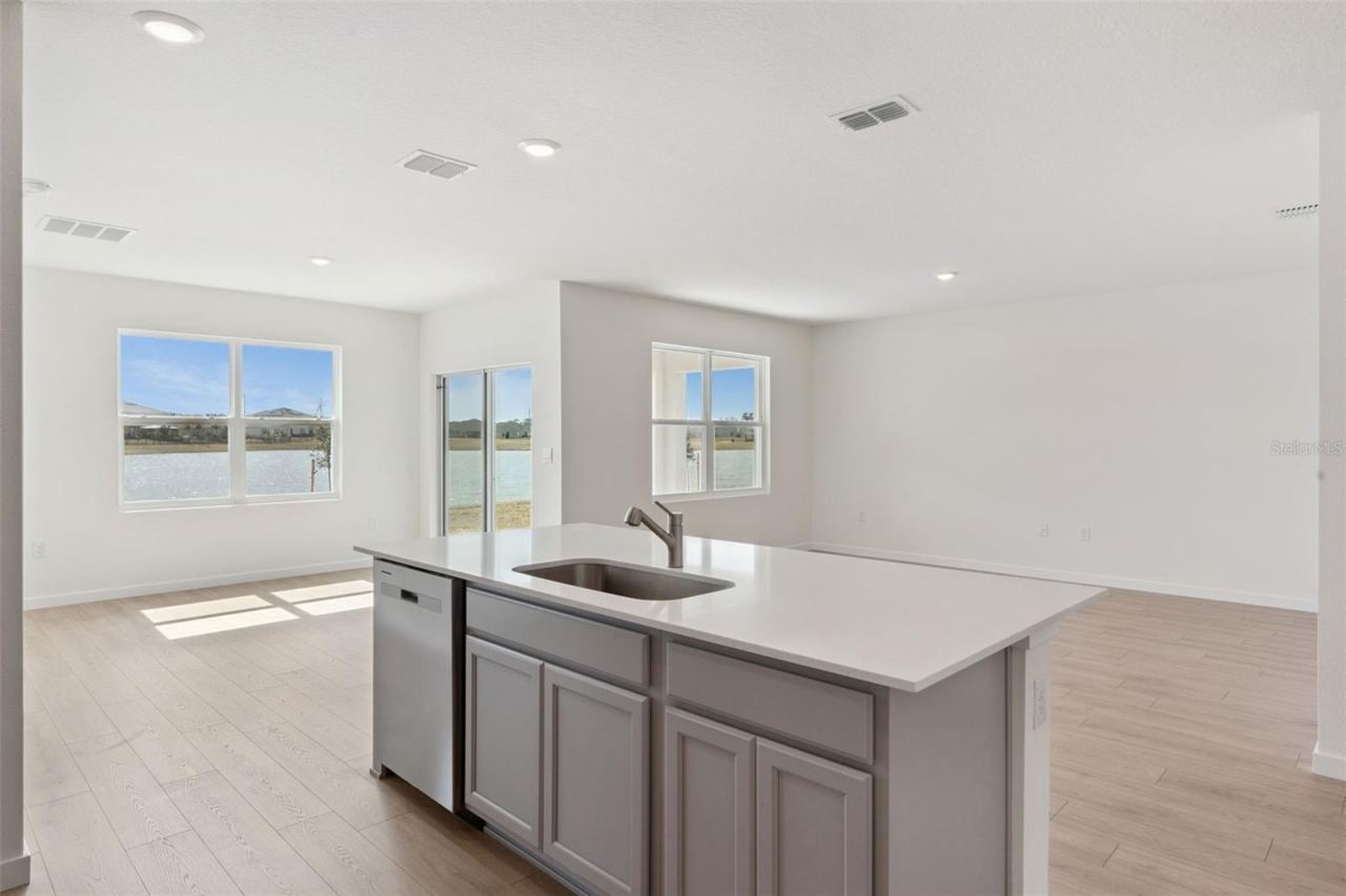 Photo 4 of 5043 Nickerbean St, Apopka, FL 32712