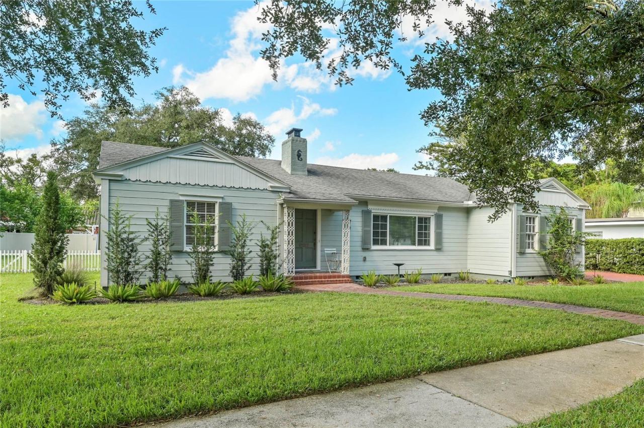 Photo 3 of 1401 Pelham Rd, Winter Park, FL 32789