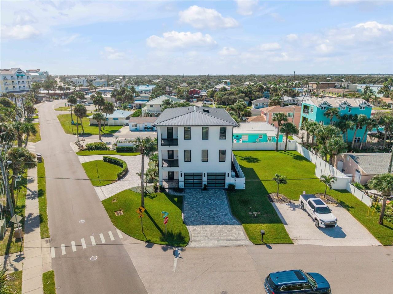 Photo 5 of 409 Lincoln Ave, New Smyrna Beach, FL 32169