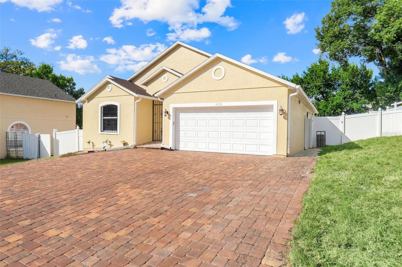 Photo 2 of 1650 Lamplighter Way, Orlando, FL 32818