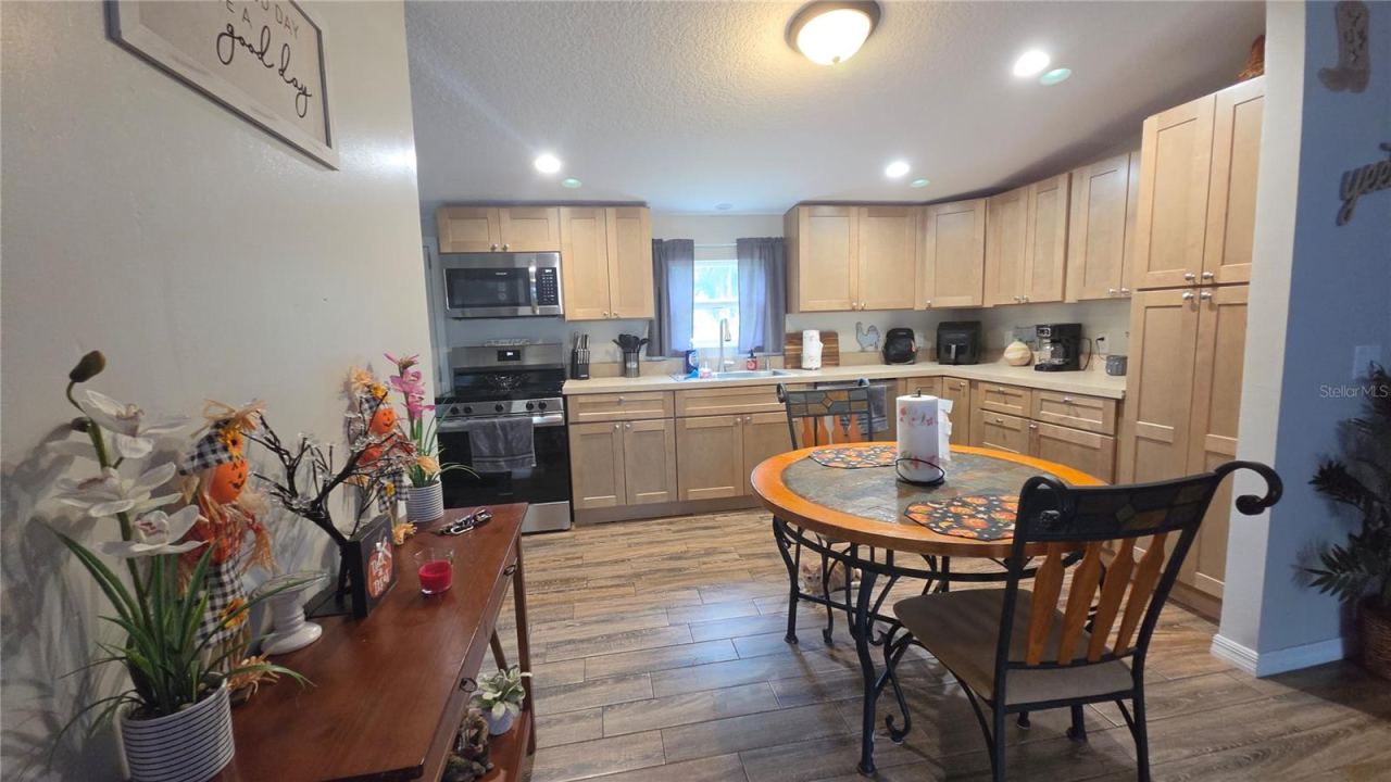 Photo 4 of 2381 Old Daytona Rd, Deland, FL 32724