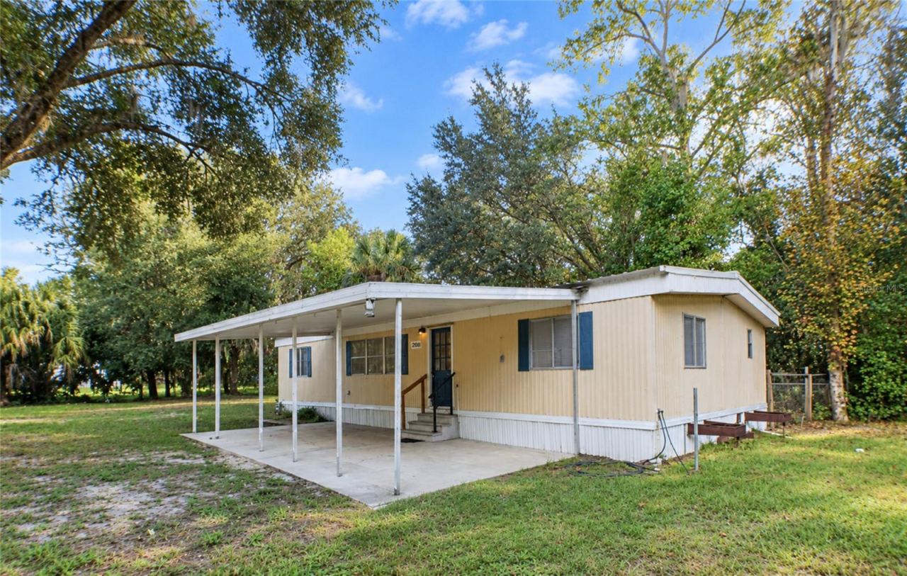 Photo 4 of 208 Navajo St, Satsuma, FL 32189