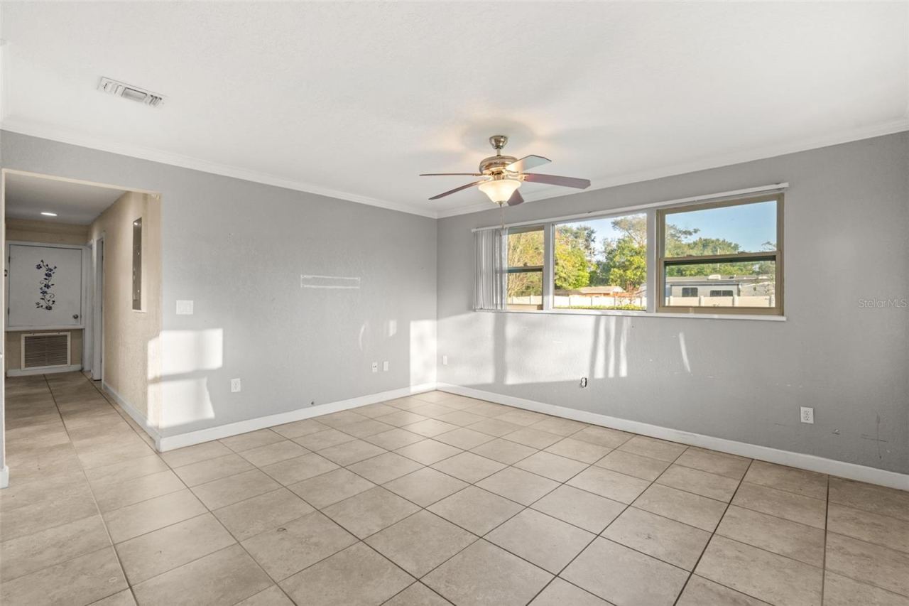 Photo 5 of 304 Cosmos Dr, Orlando, FL 32807