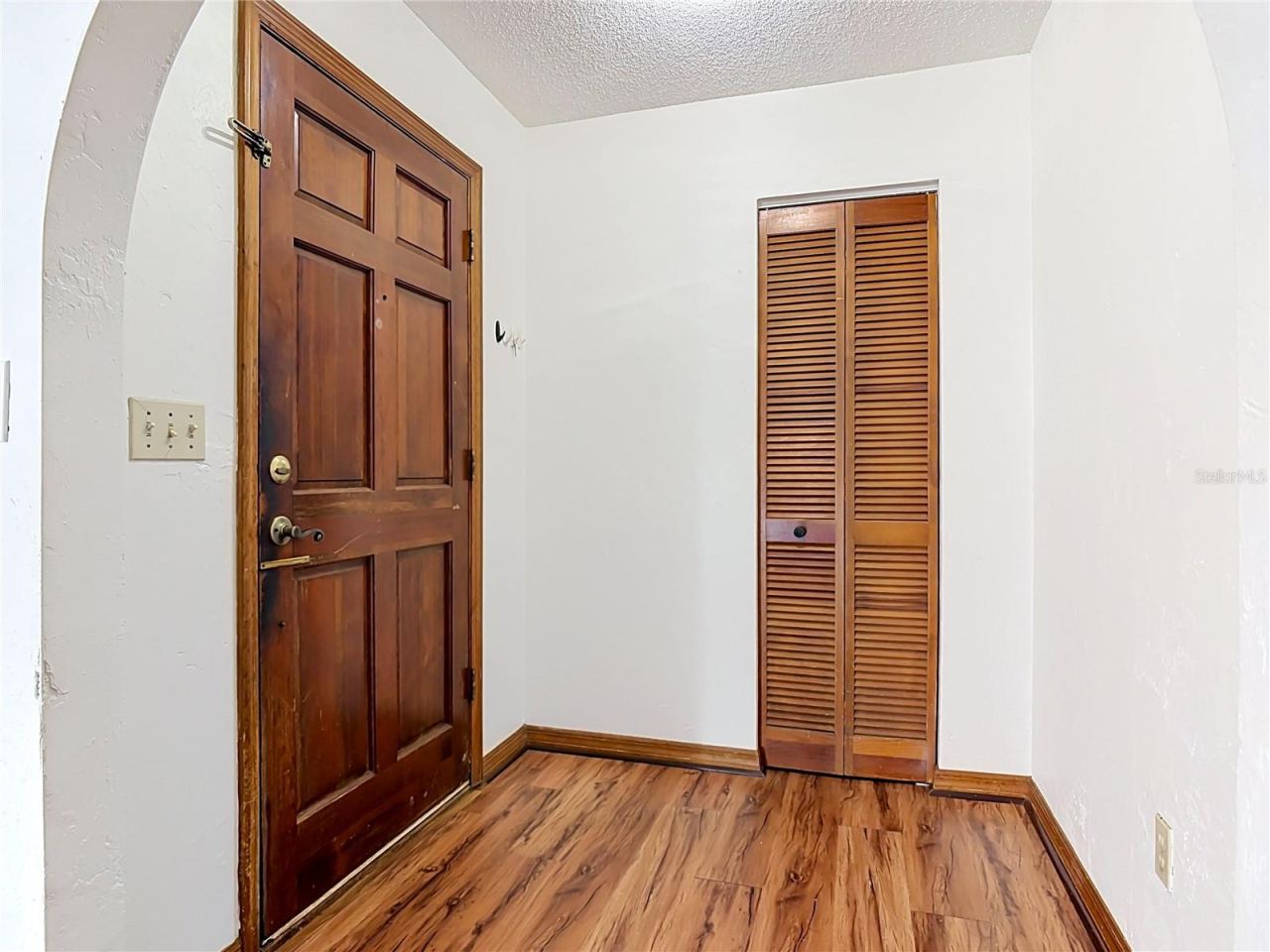 Photo 4 of 2066 Oak Meadow Cir, South Daytona, FL 32119