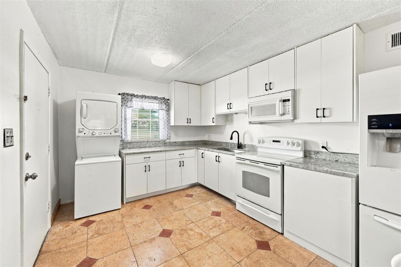 Photo 2 of 525 Conway Rd #46, Orlando, FL 32807