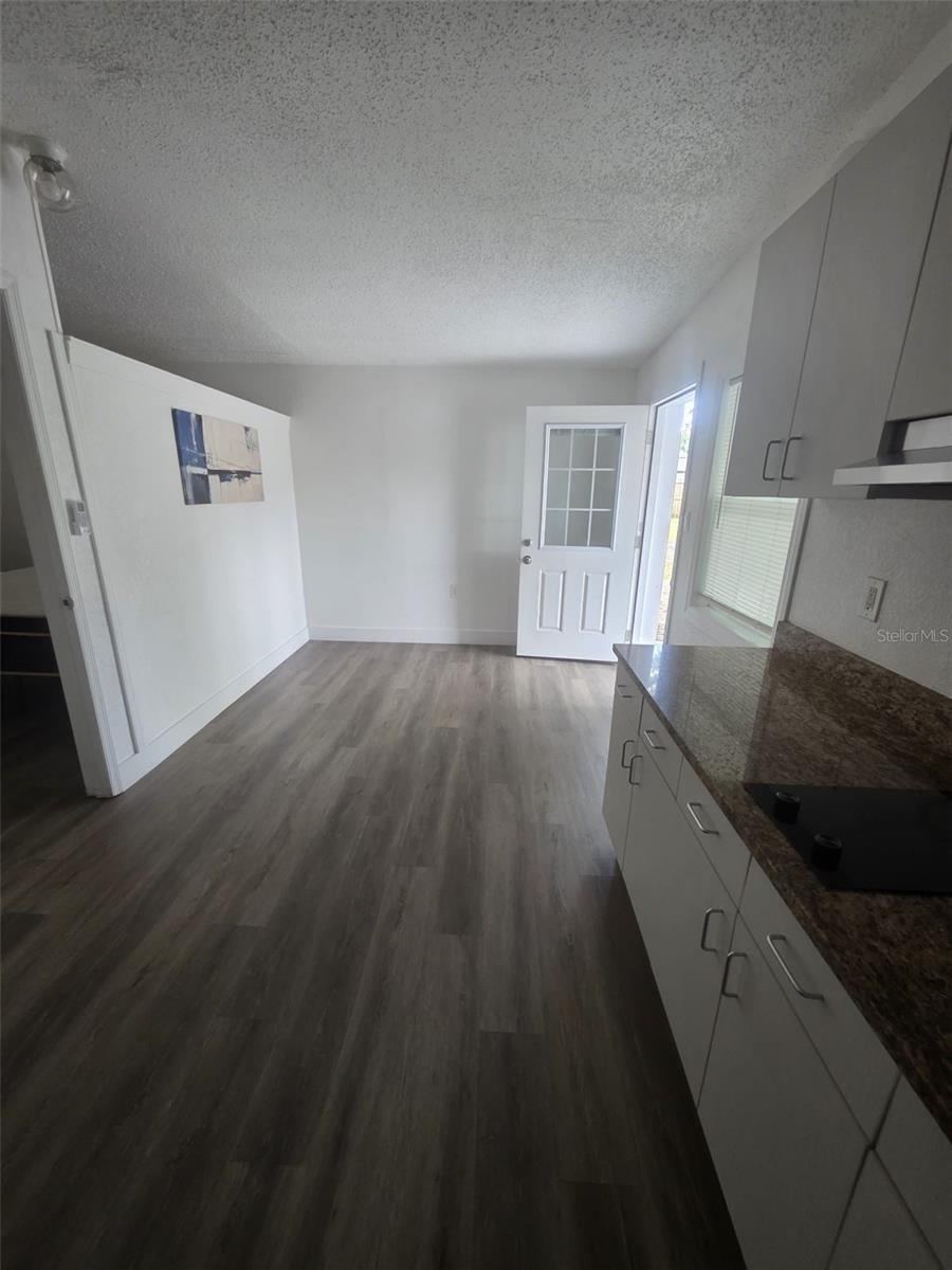 Photo 2 of 7 N Christiana Ave, Apopka, FL 32703