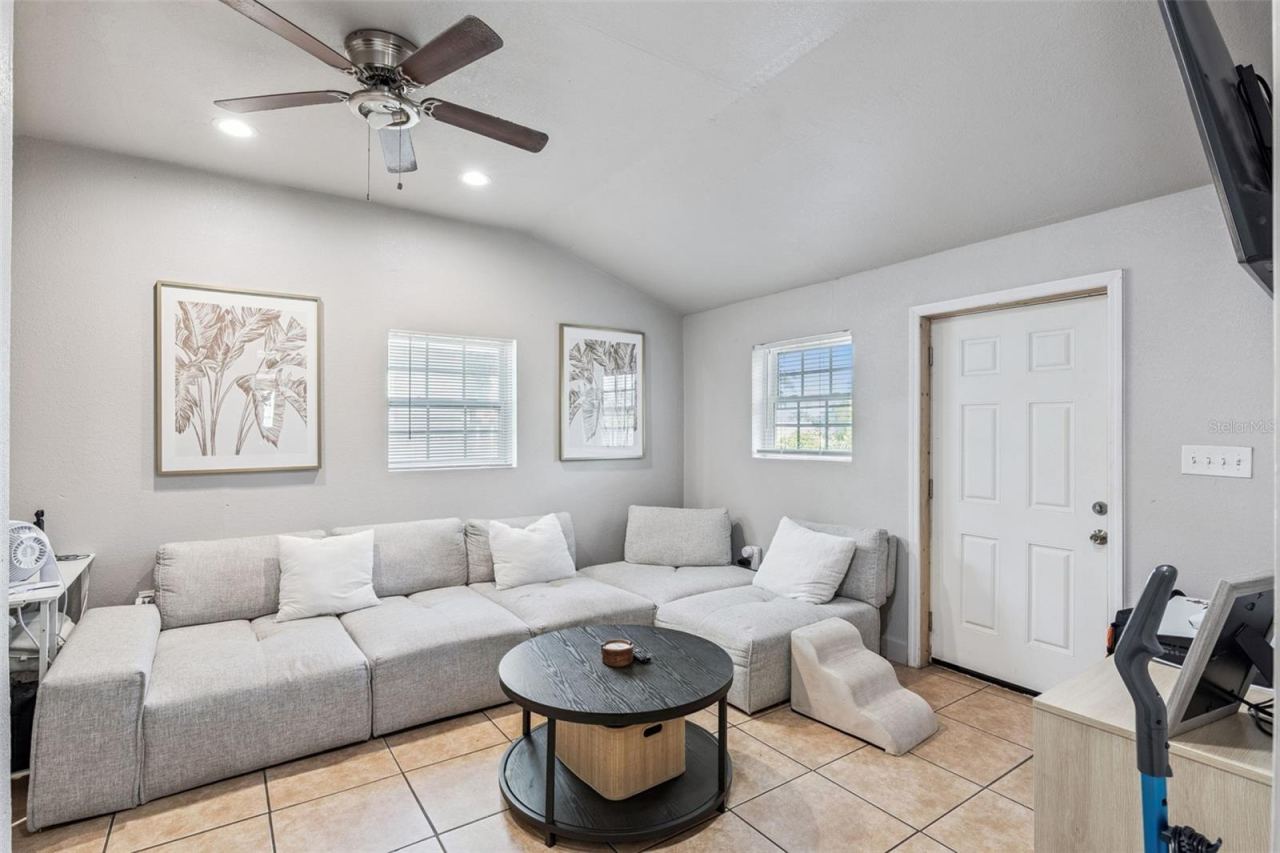 Photo 2 of 5212 Aloha St, Orlando, FL 32810
