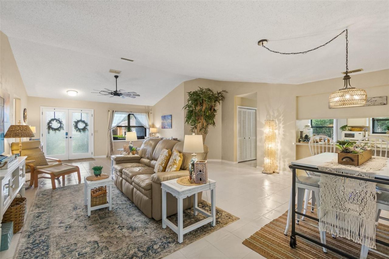Photo 4 of 49 Wellshire Ln, Palm Coast, FL 32164