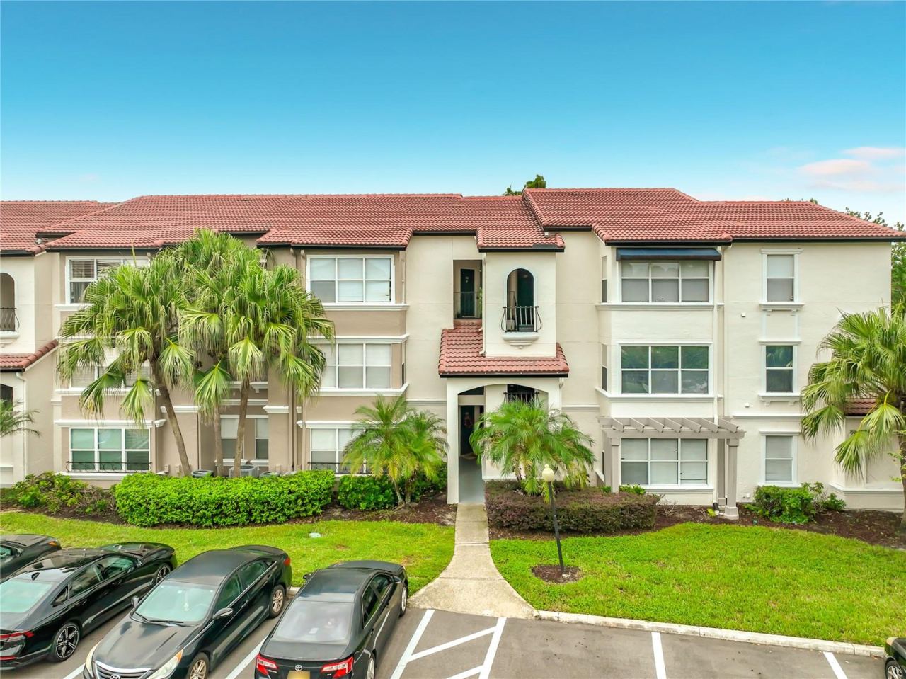 Photo 2 of 5140 Conroy Rd #18, Orlando, FL 32811