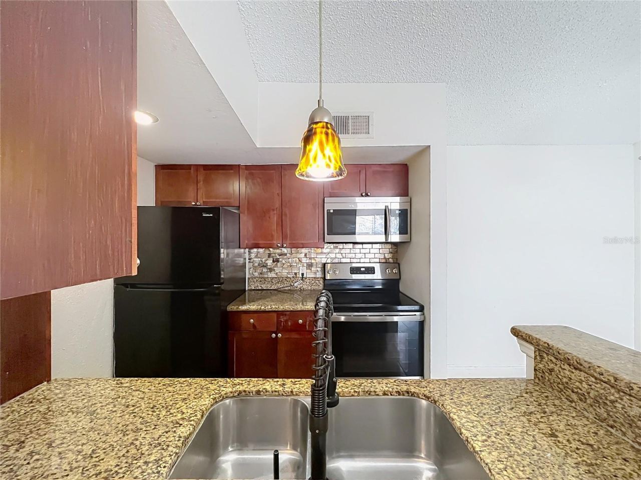 Photo 5 of 5148 Conroy Rd #34, Orlando, FL 32811