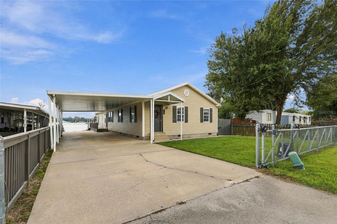 Photo 4 of 146 Dalton Ave, Interlachen, FL 32148
