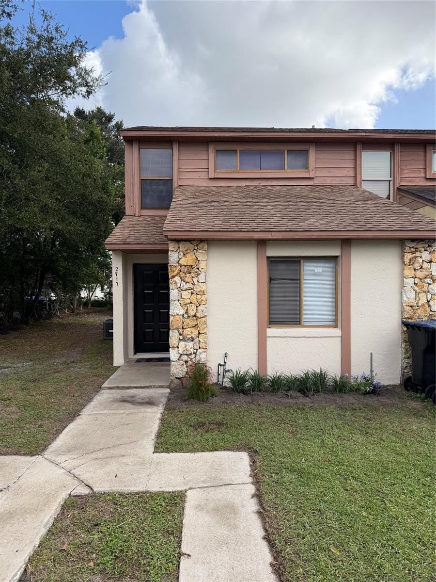 Photo 2 of 2717 Gray Fox Ln, Orlando, FL 32826