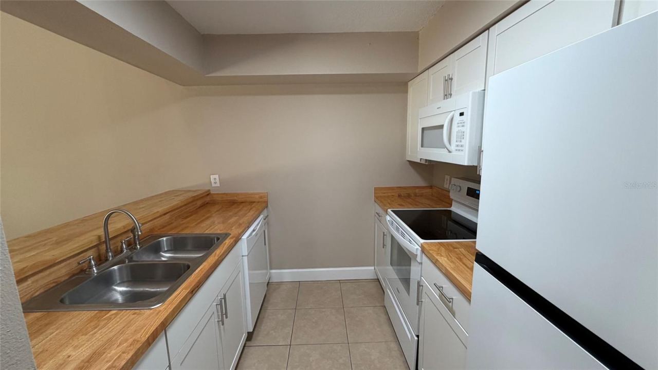 Photo 3 of 2717 Gray Fox Ln, Orlando, FL 32826