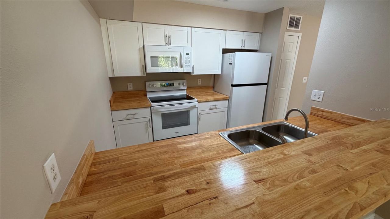 Photo 4 of 2717 Gray Fox Ln, Orlando, FL 32826