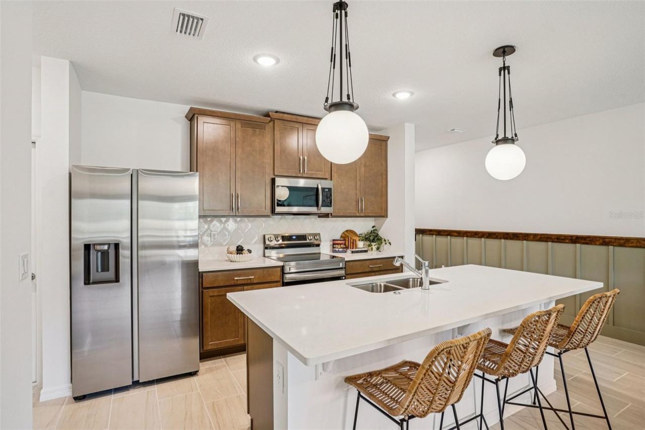 Photo 2 of 287 Thompson Village Ave, Apopka, FL 32703