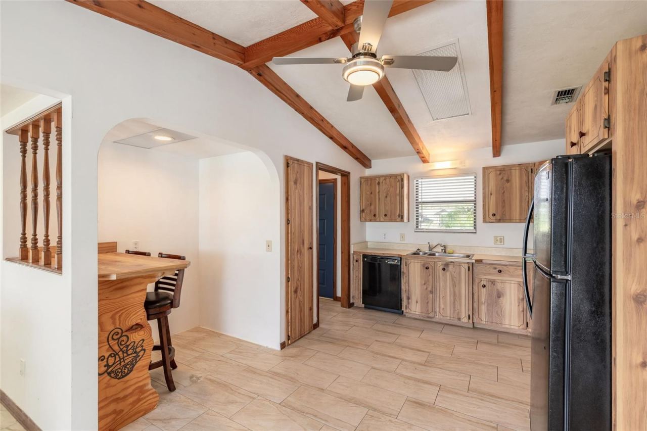 Photo 5 of 827 Pine Tree Ct, Port Orange, FL 32127