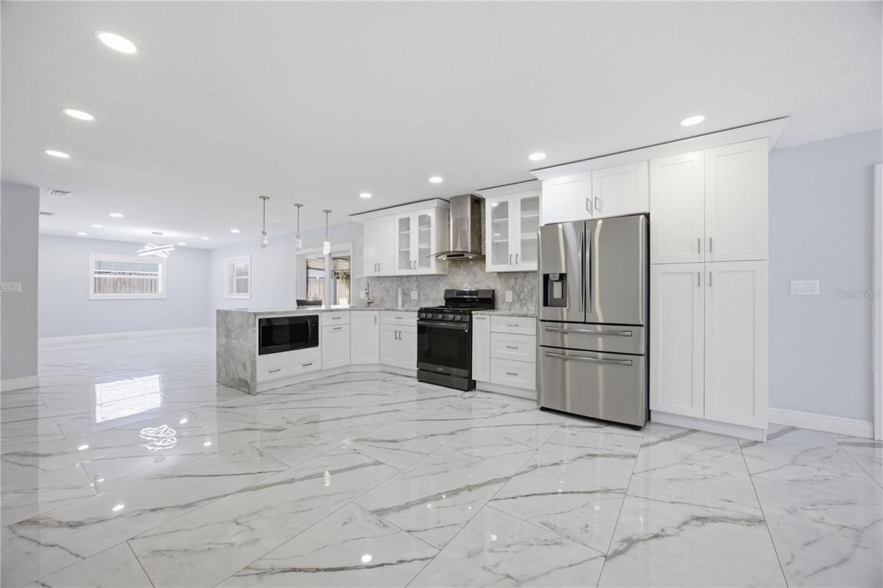 Photo 3 of 712 Virginia Ln, Apopka, FL 32703