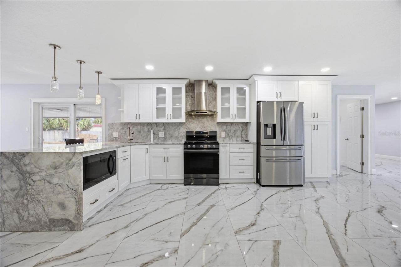 Photo 4 of 712 Virginia Ln, Apopka, FL 32703