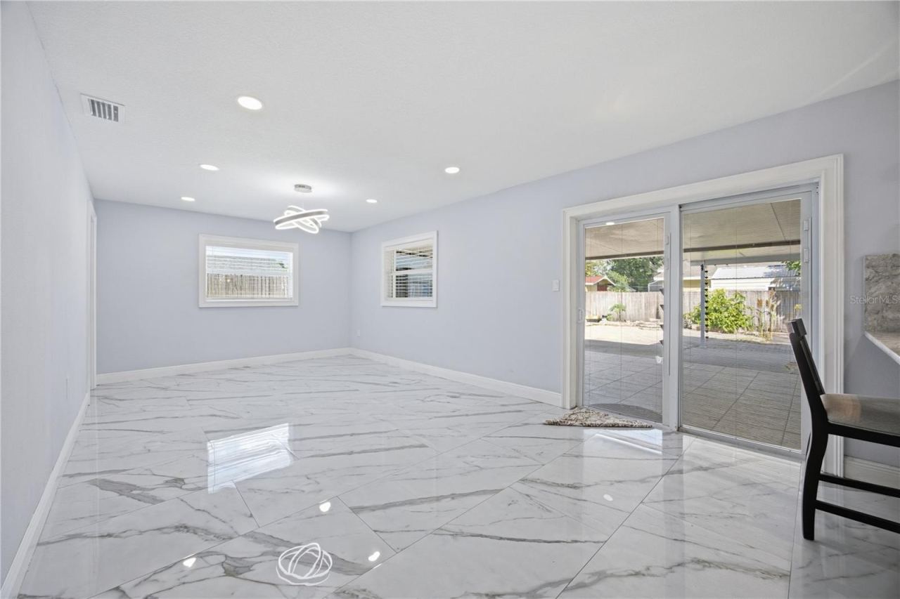Photo 5 of 712 Virginia Ln, Apopka, FL 32703
