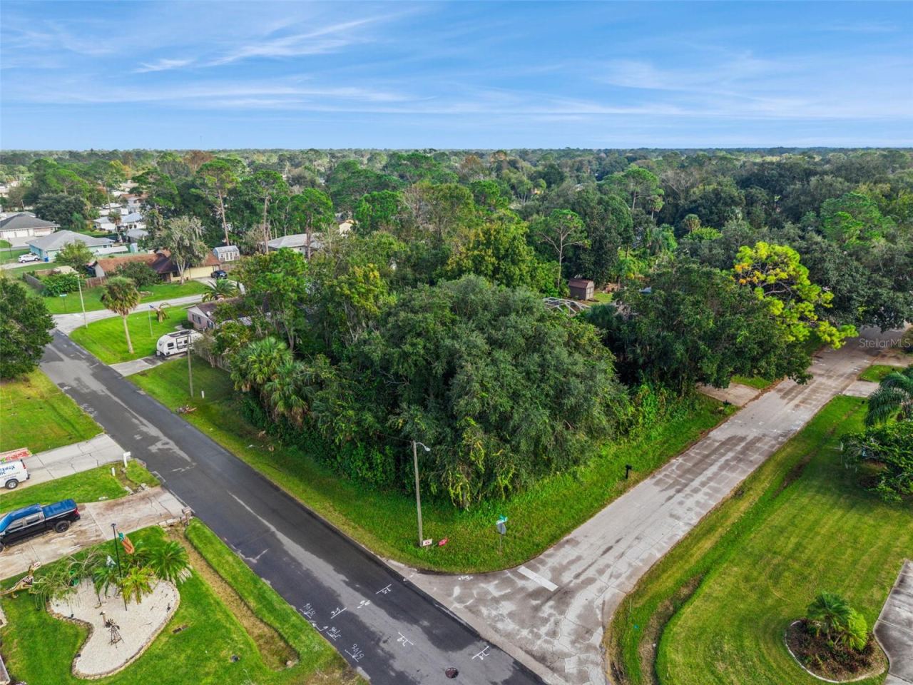 Photo 4 of 2209 Tamarind Dr, Edgewater, FL 32141