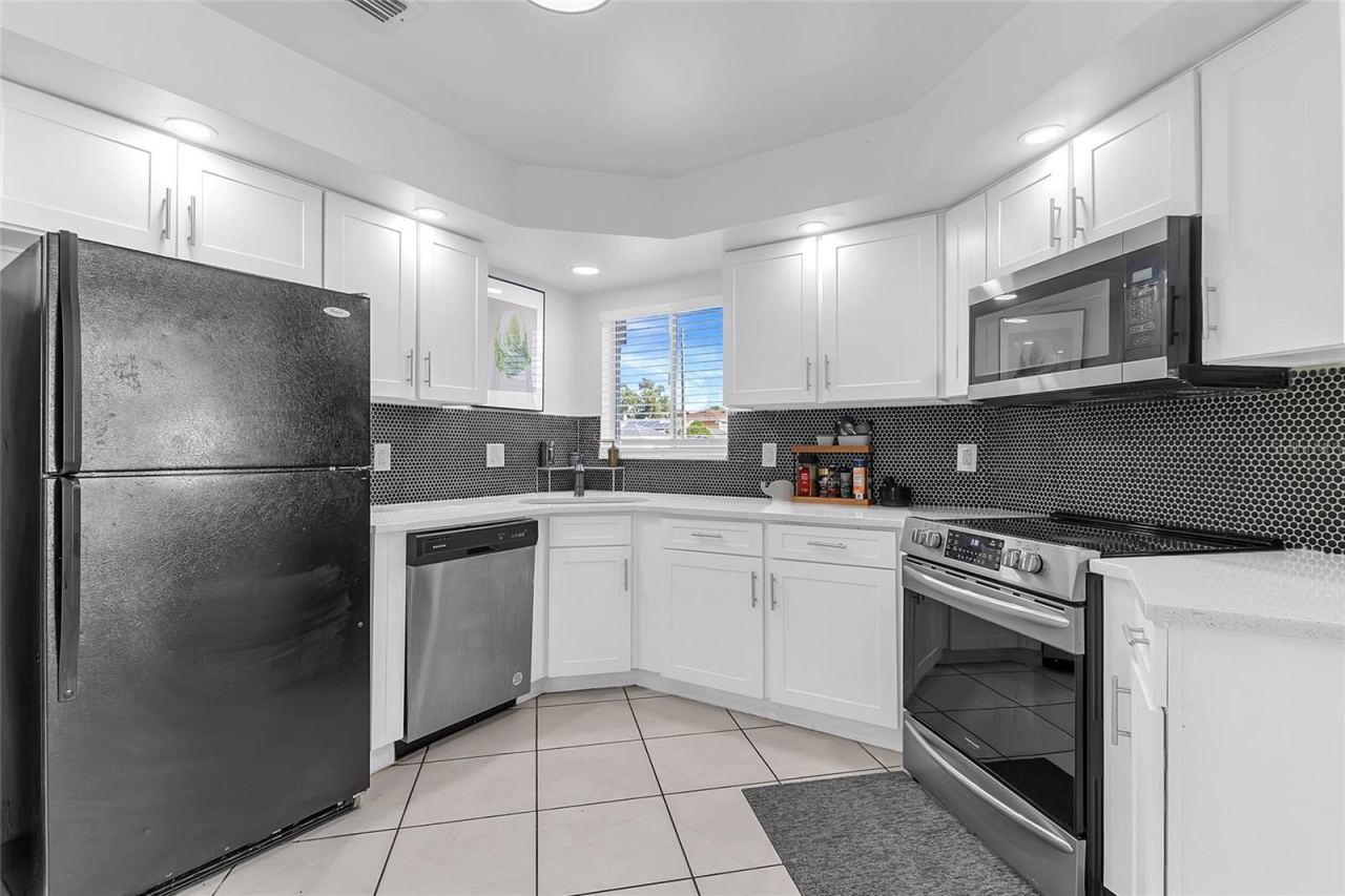 Photo 4 of 1551 Avleigh Cir, Orlando, FL 32824
