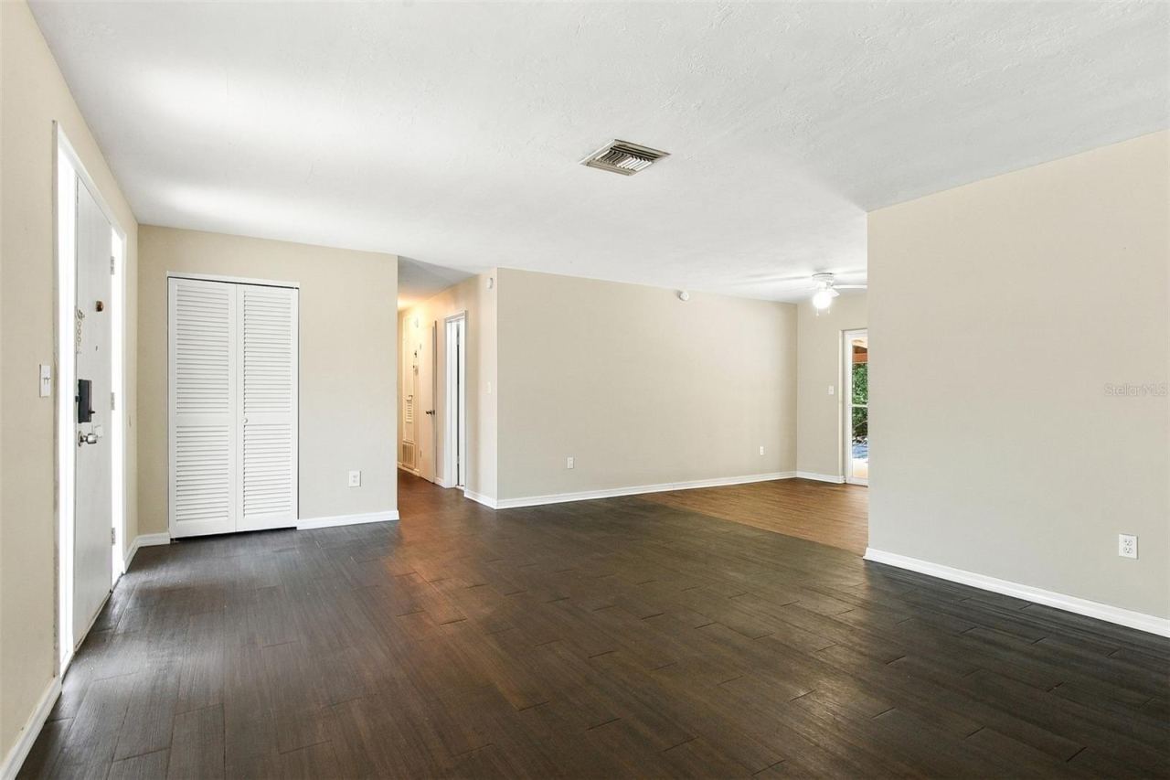 Photo 5 of 1336 W Hartley Cir, Deltona, FL 32725