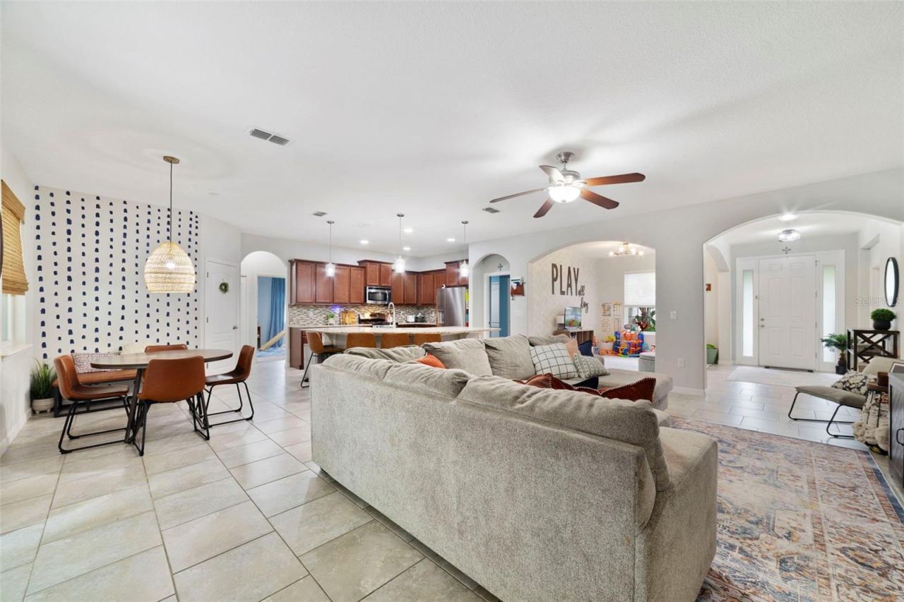 Photo 4 of 611 Meadow Sage Dr, Deland, FL 32724