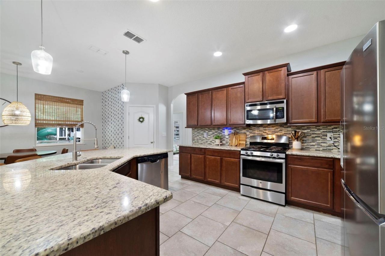 Photo 5 of 611 Meadow Sage Dr, Deland, FL 32724