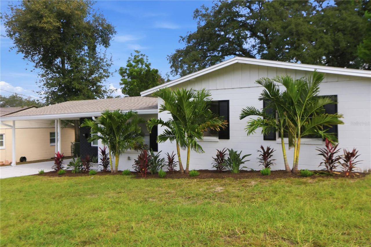 Photo 2 of 1727 N Powers Dr, Orlando, FL 32818