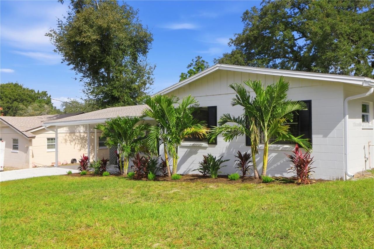 Photo 3 of 1727 N Powers Dr, Orlando, FL 32818