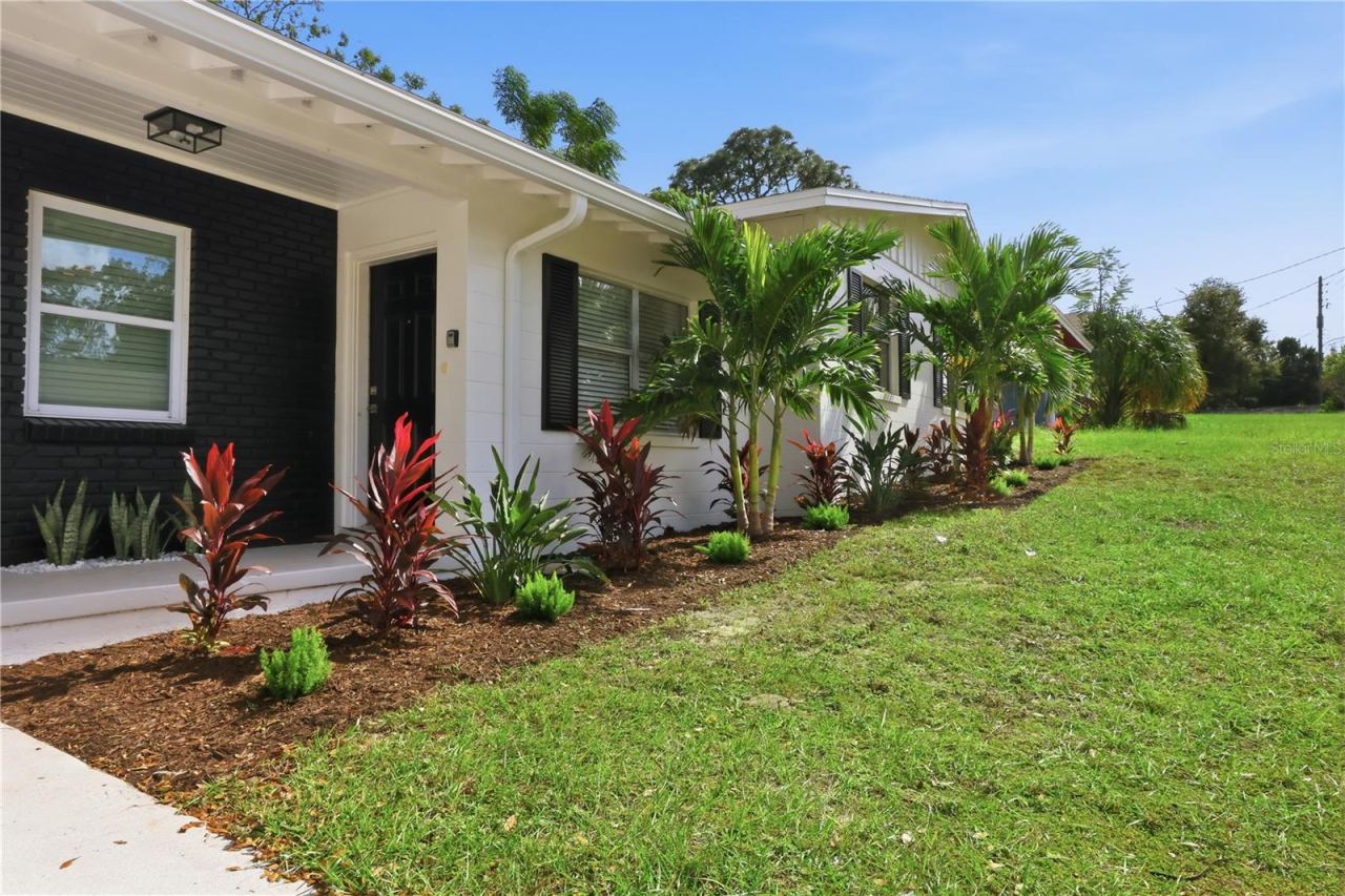 Photo 5 of 1727 N Powers Dr, Orlando, FL 32818