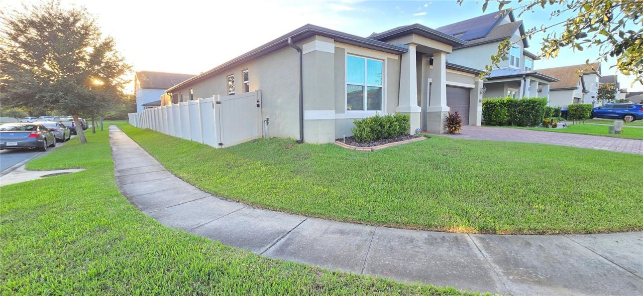 Photo 2 of 1657 Cheshire Oaks Ln, Orlando, FL 32825