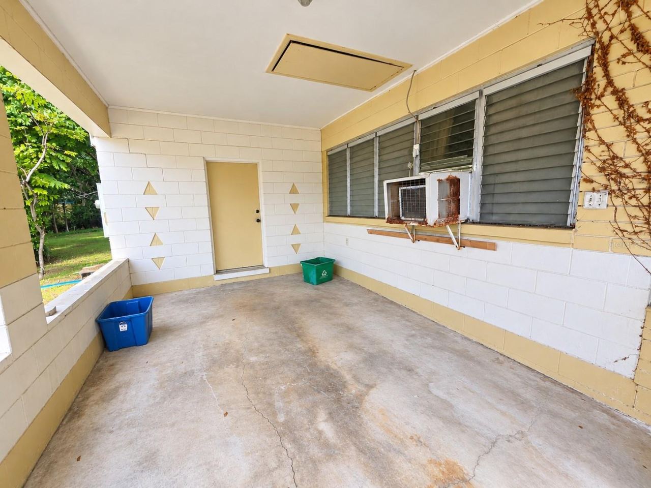 Photo 3 of 1265 E Minnesota Ave, Deland, FL 32724