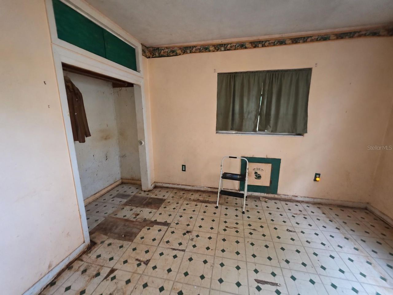 Photo 4 of 1265 E Minnesota Ave, Deland, FL 32724